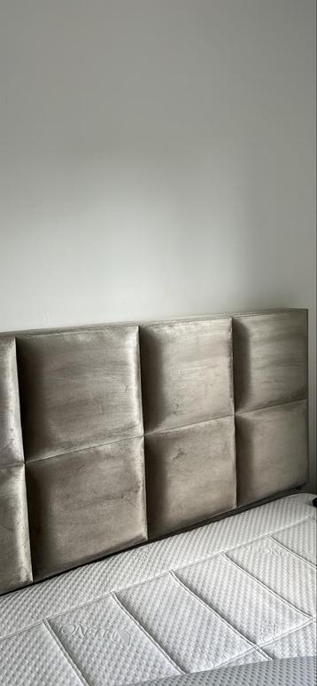 Mooi 180x200 bed + hocker - Nieuwstaat! beschikbaar voor biedingen