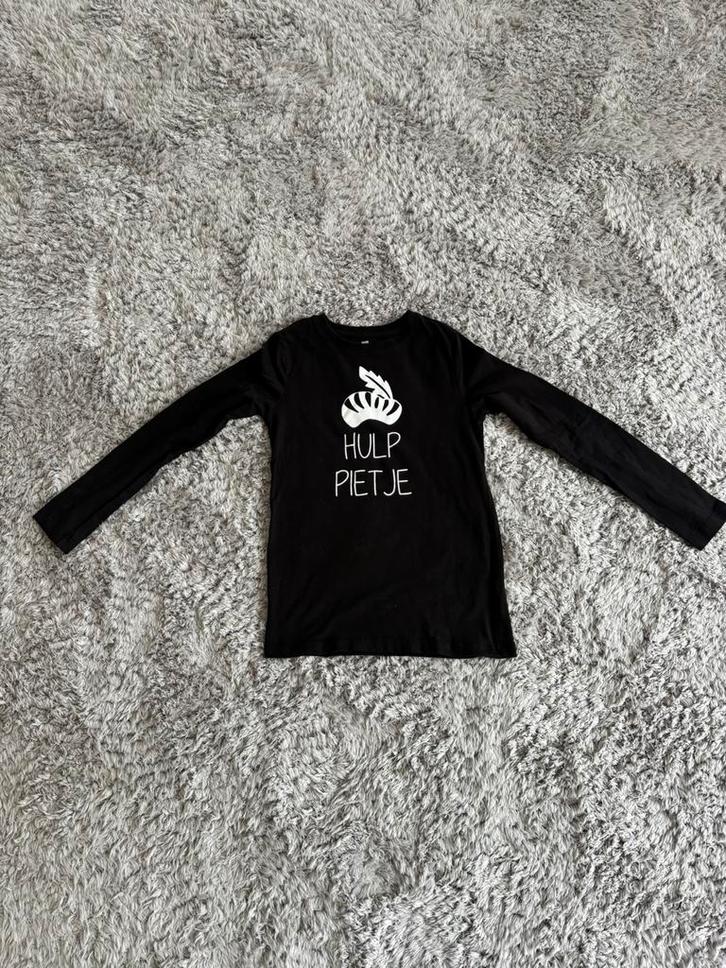 Sinterklaas shirt zwart 134-140 Hulp Pietje, Diversen, Sinterklaas, Zo goed als nieuw, Ophalen of Verzenden