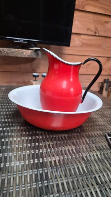 Emaille kan en waskom - Vintage rood/wit beschikbaar voor biedingen