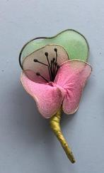 Oude broche bloem stof kleuren groen rose wit oud, Ophalen, Gebruikt, Overige materialen