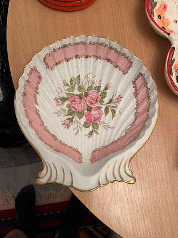 Vintage Pillivuyt Schelpvormige Schaal beschikbaar voor biedingen