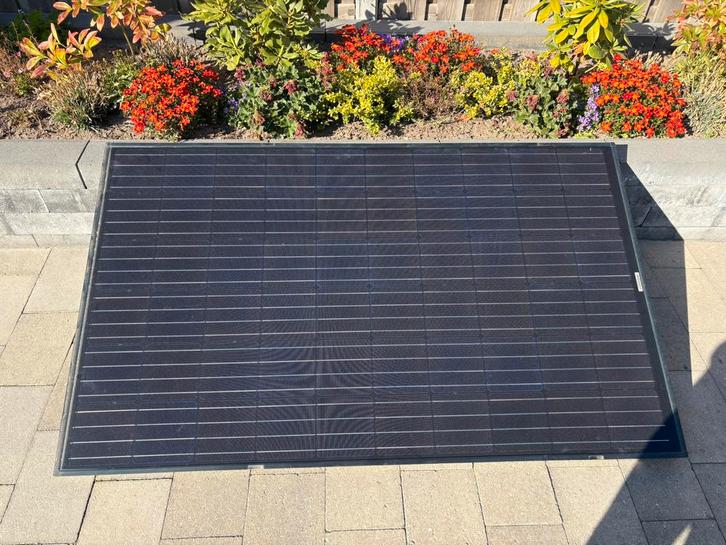 2x Enphase Micro-omvormer + 2x Winaico 300Wp Zonnepaneel, Doe-het-zelf en Verbouw, Zonnepanelen en Toebehoren, Gebruikt, Compleet systeem