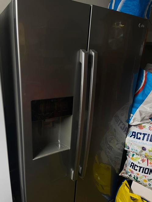 LG Amerikaanse koelkast met ijs- & waterdispenser, Witgoed en Apparatuur, Koelkasten en IJskasten, Met aparte vriezer, 200 liter of meer
