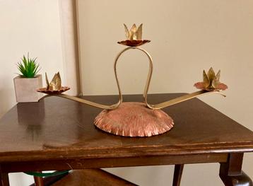 Arts & Crafts kandelaar messing en rood koper bloem vorm. beschikbaar voor biedingen