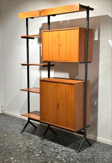 Vintage Midcentury Modulair wandsysteem Teak beschikbaar voor biedingen