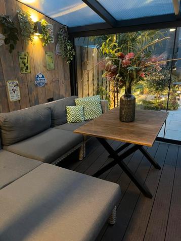 Massief eiken eettafel – 100% gerecycled – zo goed als nieuw beschikbaar voor biedingen