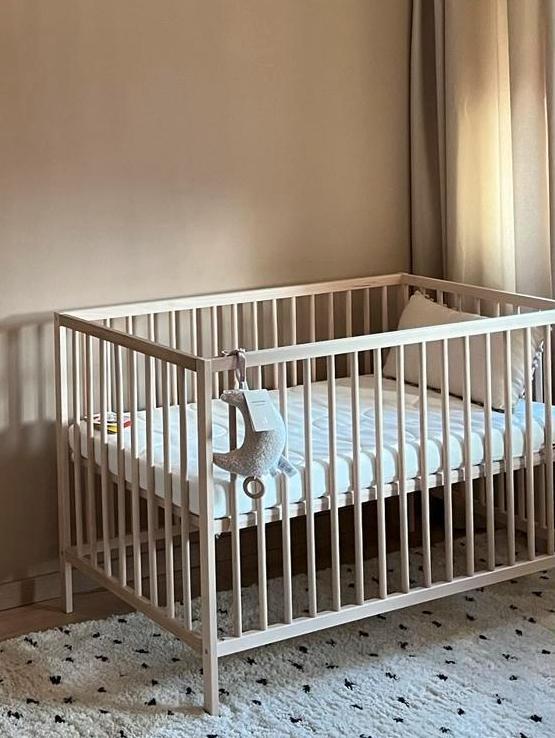 ikea ledikant Sniglar incl. matras Krummelur foam matras, Kinderen en Baby's, Kinderkamer | Complete kinderkamers, Zo goed als nieuw