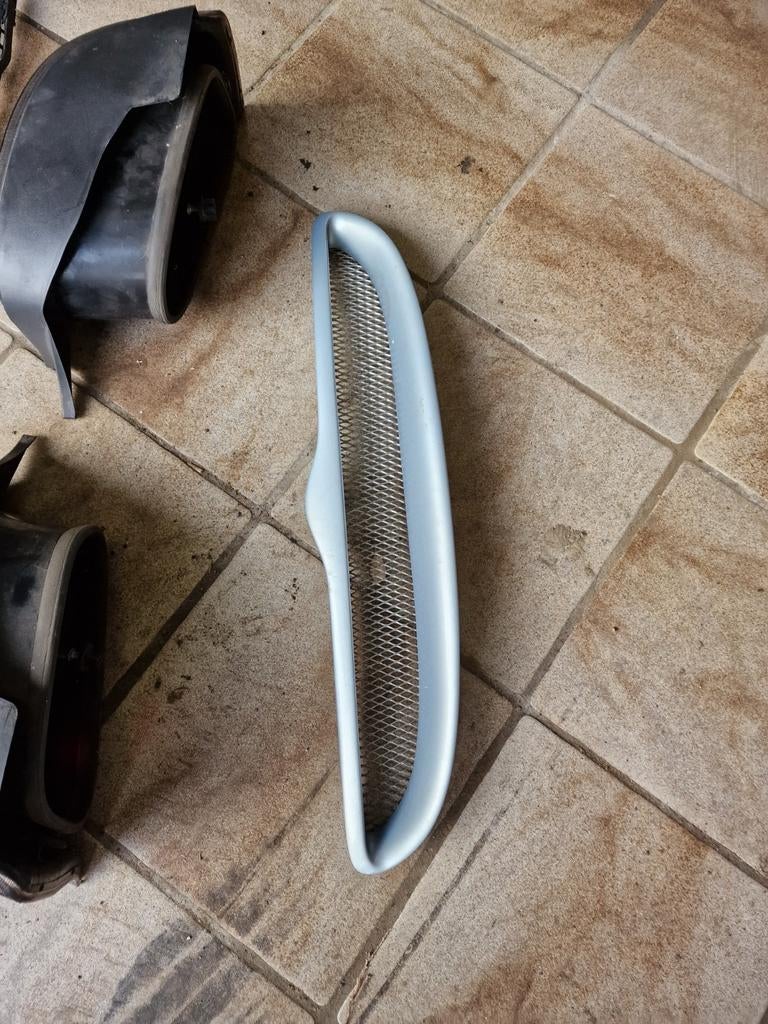 Citroën Saxo phase 2 embleemloze grille in iceblue, Auto-onderdelen, Carrosserie en Plaatwerk, Gebruikt, Citroën, Voor, Ophalen of Verzenden