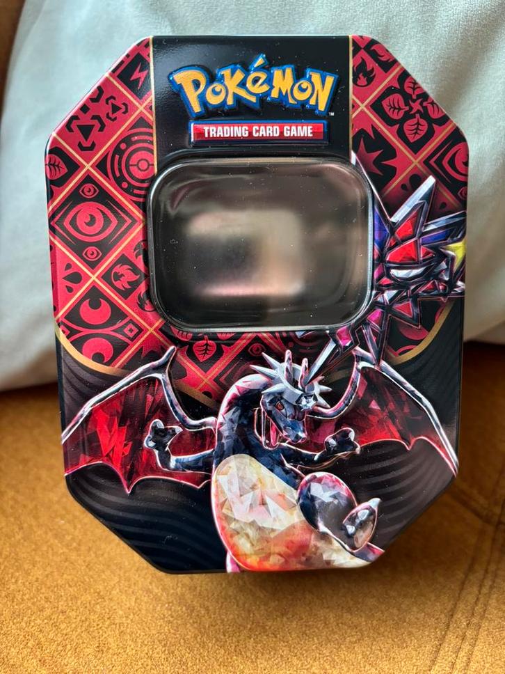 Charizard blik nieuw incl. 50 non holo kaarten, Hobby en Vrije tijd, Verzamelkaartspellen | Pokémon, Zo goed als nieuw, Ophalen of Verzenden