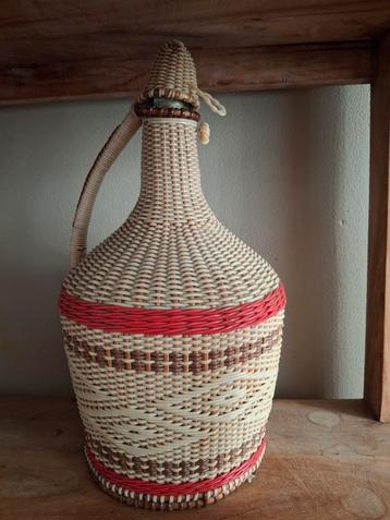 Vintage Kruik met plastic gevlochten Omhulsel beschikbaar voor biedingen