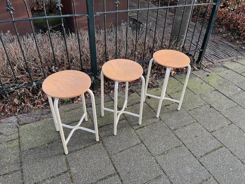3 Oude Schoolkrukken zware kwaliteit, Huis en Inrichting, Krukjes, Gebruikt, IJzer, Ophalen
