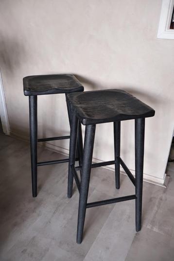 2 zwarte houten barkrukken – Luccile Eleonora beschikbaar voor biedingen