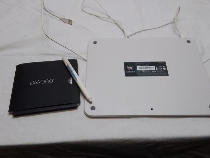 Wacom Bamboo Fun CTE-650 Tekentablet, Computers en Software, Tekentablets, Gebruikt, Bedraad, Multi-touch, Ophalen of Verzenden