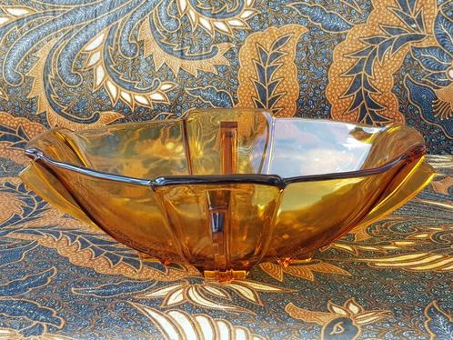 Mooie Art Deco amber glazen schaal uit Engeland 27,5 cm., Antiek en Kunst, Antiek | Glas en Kristal, Ophalen of Verzenden