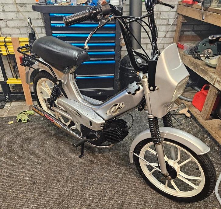 een super nette gerestaureerde tomos quadro e-start snor, Fietsen en Brommers, Brommers | Tomos, Zo goed als nieuw, Quadro, Maximaal 25 km/u