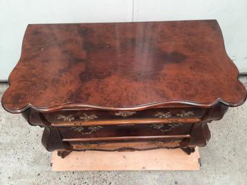 Antiek Buikkastje met 3 Lades beschikbaar voor biedingen