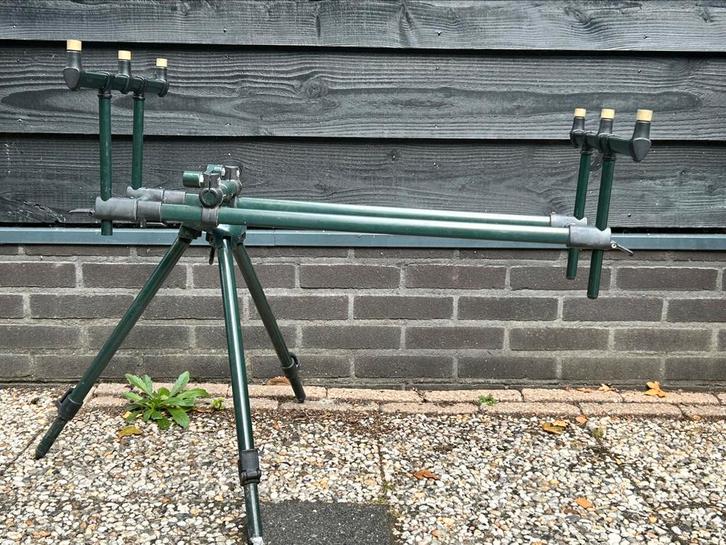 Hengel stand  ultimate tripod kleur groen 2/3 hengels, Watersport en Boten, Hengelsport | Witvissen, Zo goed als nieuw, Vaste hengel