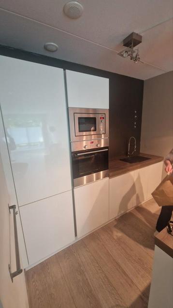 Keuken met keukeneiland | incl. Apparatuur beschikbaar voor biedingen