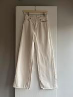 Zo goed al nieuw MONKI off white jeans maat 25, Kleding | Dames, Spijkerbroeken en Jeans, Wit, Ophalen of Verzenden, Zo goed als nieuw