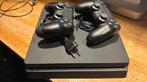Ps4 slim 1TB met twee controllers, Spelcomputers en Games, Spelcomputers | Sony PlayStation 4, Ophalen, Zo goed als nieuw, Met 2 controllers