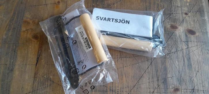 2x Ikea Svartsjön Toiletrolhouder Zwart Hout, Huis en Inrichting, Badkamer | Badtextiel en Accessoires, Nieuw, Overige typen, Zwart