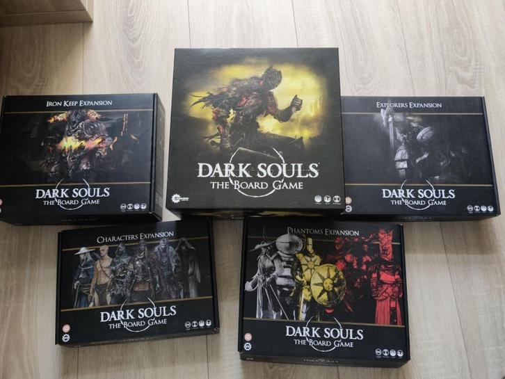 Dark Souls The Board Game + Uitbreidingen, Hobby en Vrije tijd, Gezelschapsspellen | Bordspellen, Zo goed als nieuw, Een of twee spelers