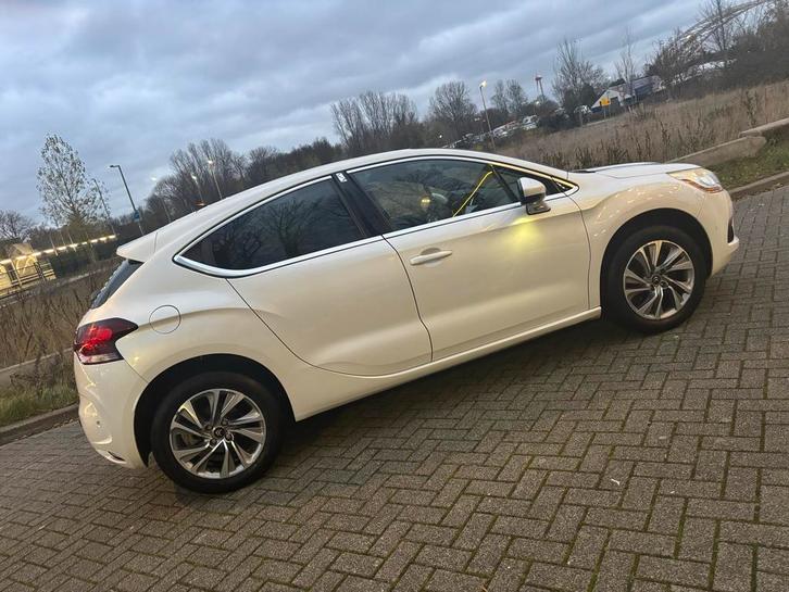 Citroën DS4 1.6 VTI 88KW 2013 Wit, Auto's, Citroën, Particulier, DS4, Benzine, B, Hatchback, Handgeschakeld, Origineel Nederlands