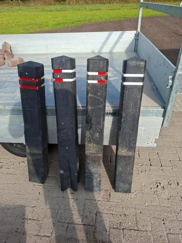 Kunststof Paaltjes - Set van 4, Tuin en Terras, Bielzen en Borders, Gebruikt, Blok, Kunststof, 25 tot 50 cm, 100 tot 200 cm, Minder dan 25 cm