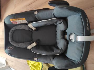 Maxi cosi met zak en baby verkleiner beschikbaar voor biedingen