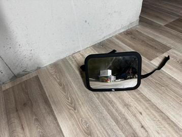 Babyspiegel voor in de auto beschikbaar voor biedingen