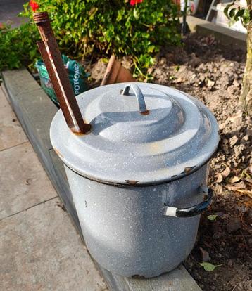 Emaille weckketel met thermometer (+1 reserve) beschikbaar voor biedingen