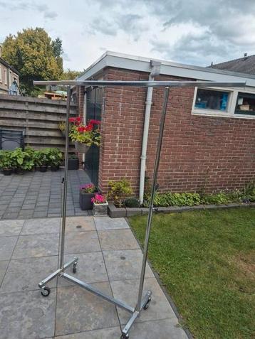 Professionele kledingrek te koop  beschikbaar voor biedingen