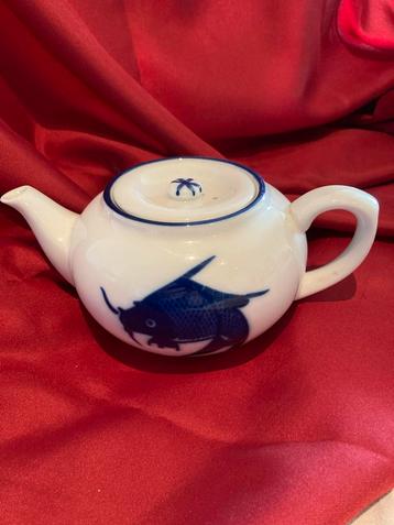 Vintage Chinese Theepot, Koi Karper Decor, ca. 1950 beschikbaar voor biedingen