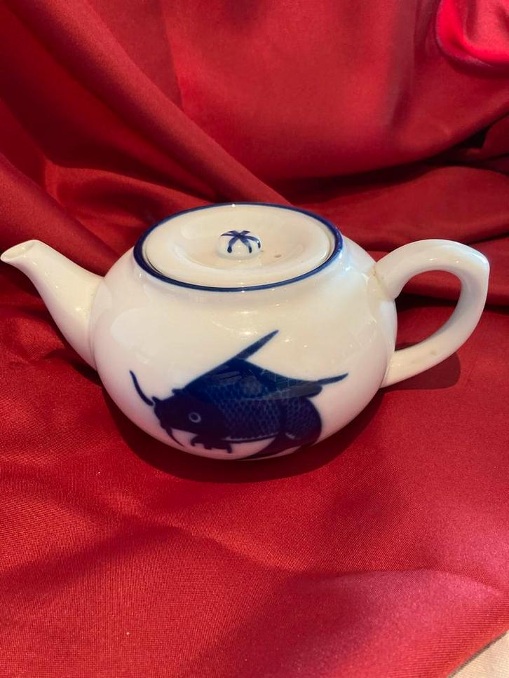 Vintage Chinese Theepot, Koi Karper Decor, ca. 1950, Antiek en Kunst, Antiek | Keramiek en Aardewerk, Ophalen of Verzenden