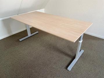 Bureau in hoogte verstelbaar