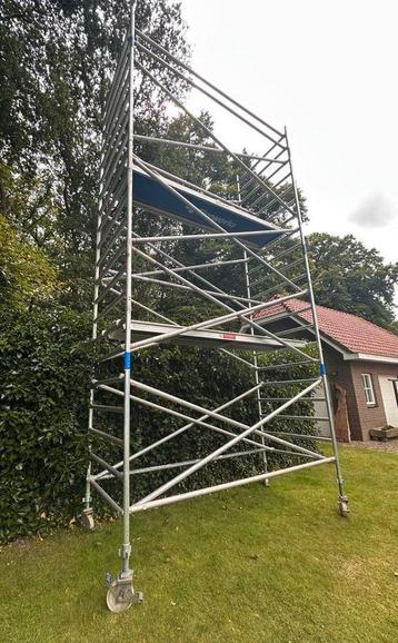 Gebruikte aluminium rolsteiger beschikbaar voor biedingen
