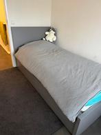 Eenpersoonsbed met matras en nachtkastje - Zo goed als nieuw, Ophalen, 90 cm, Eenpersoons, Zo goed als nieuw