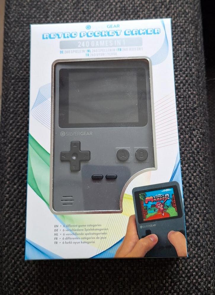 Silvergear pocket computer met meer dan 200 retro spellen, Spelcomputers en Games, Spelcomputers | Nintendo Game Boy, Zo goed als nieuw