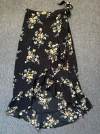 Zwarte bloemenrok - Maat 38, Kleding | Dames, Rokken, Maat 38/40 (M), Zwart, Ophalen of Verzenden, Gedragen