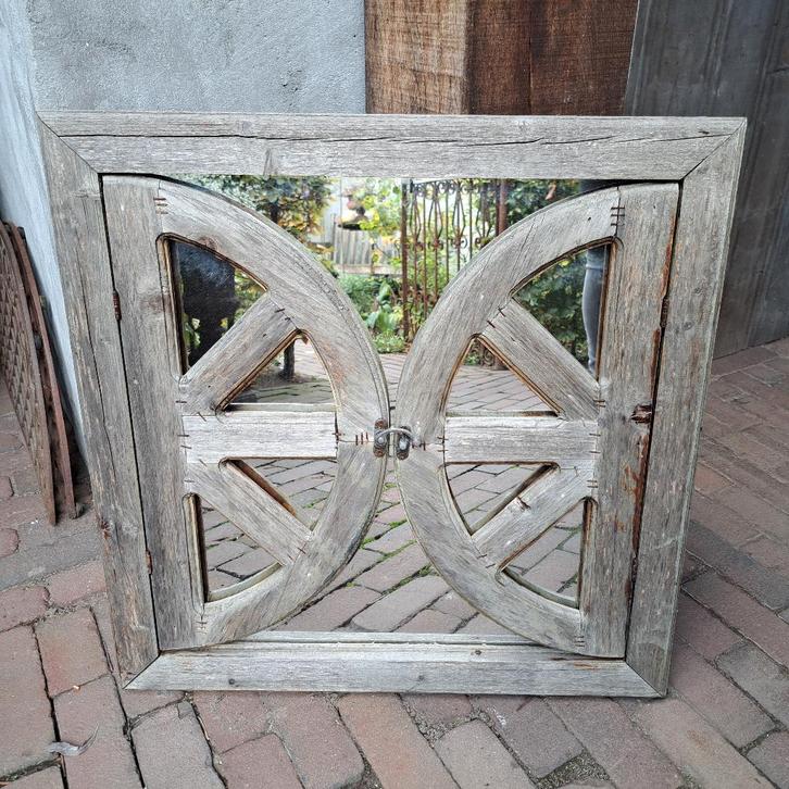 Spiegel buitenspiegel houten lijst luikjes 60x60cm *Etage3*, Huis en Inrichting, Woonaccessoires | Overige, Gebruikt, Ophalen