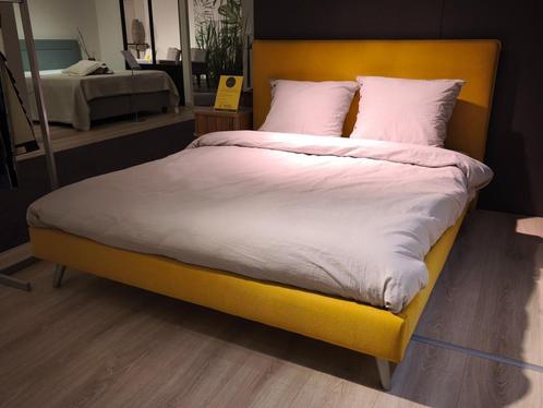 Gestoffeerde ledikant 160 x 200 cm geel, Huis en Inrichting, Slaapkamer | Bedden, Nieuw, Tweepersoons, 160 cm, 200 cm, Stof, Overige kleuren