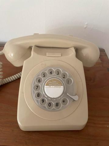 Replica retro PTT- telefoon, moderne techniek beschikbaar voor biedingen