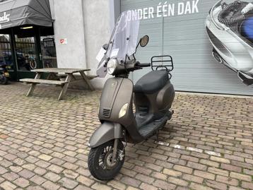 BTC Riva Onderdelen. blok zadel koplamp etc beschikbaar voor biedingen