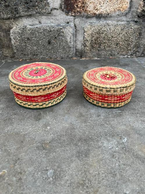 Vintage set van 2 rieten handgeweven opbergdozen, Antiek en Kunst, Antiek | Woonaccessoires, Ophalen of Verzenden