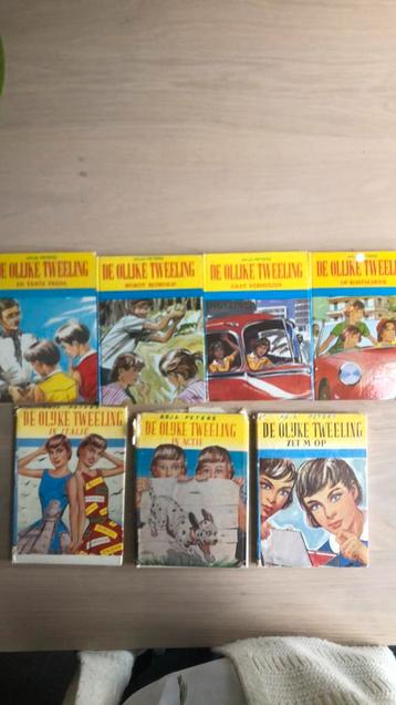 7 vintage boeken: de olijke tweeling, omslagkaft/harde kaft beschikbaar voor biedingen