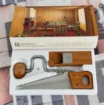 Vintage Bar-set Barset kurkentrekker zaag cheese wine rasp, Antiek en Kunst, Antiek | Keukenbenodigdheden, Ophalen of Verzenden