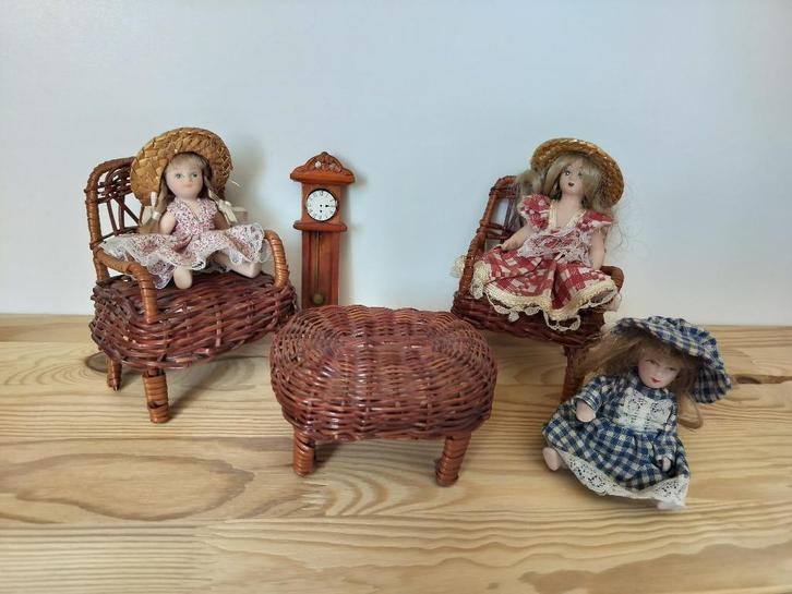 Porseleinen popjes en meubeltjes voor poppenhuis, Verzamelen, Poppenhuizen en Toebehoren, Gebruikt, Popje, Ophalen of Verzenden