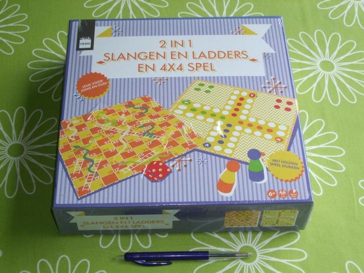 Nieuw in seal: 2 spellen in 1 slangen en ladders spel en 4x4, Hobby en Vrije tijd, Gezelschapsspellen | Bordspellen, Nieuw, Een of twee spelers