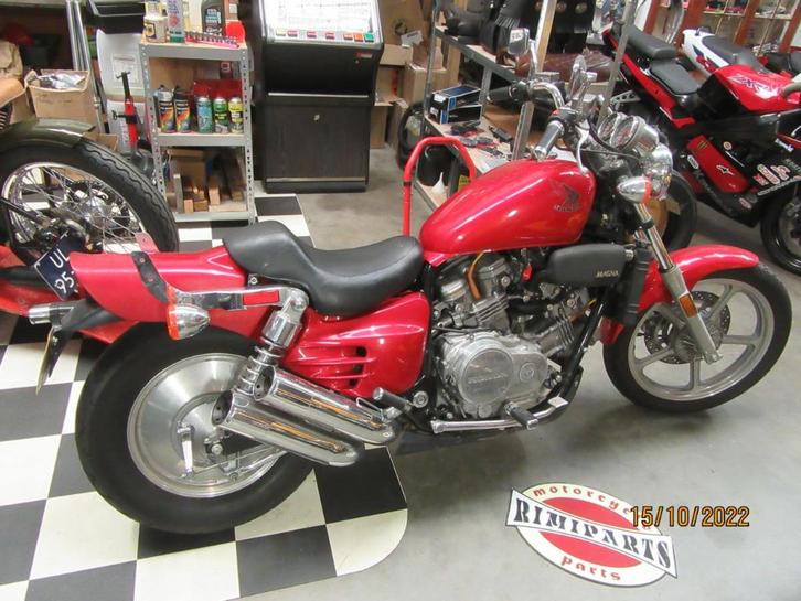 Op zoek naar Honda VF700C VF750C Super Magna VF '87 delen?, Motoren, Onderdelen | Honda, Gebruikt, Ophalen of Verzenden