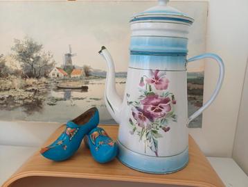 Franse Emaille Koffiepot met Vioolmotief  beschikbaar voor biedingen